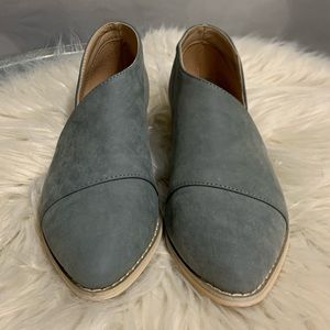 JG slide‎ on shoes with side cut-out. Size 8